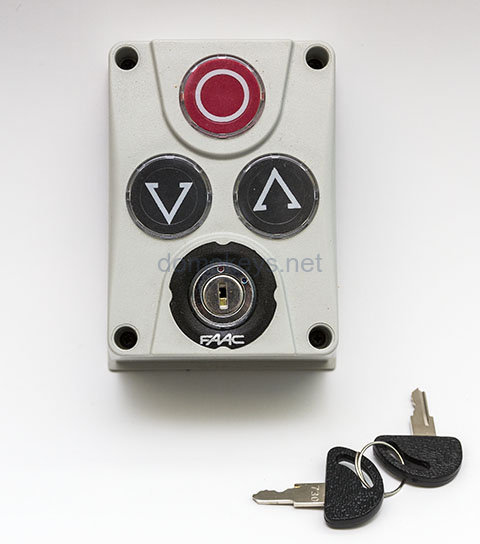 FAAC 402500 : Панель управления XB300 3х кнопочная с ключом